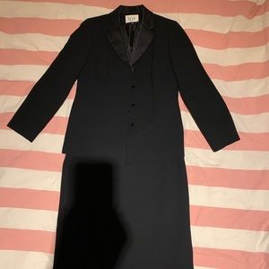 Le Suit petite black tuxedo skirt suit 8P